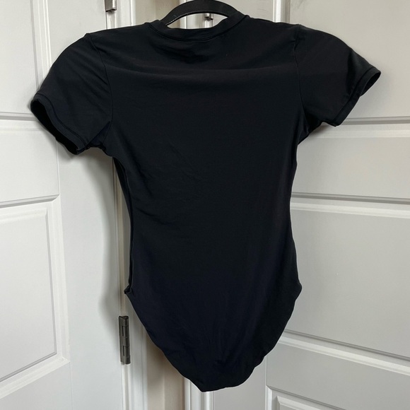 SKIMS Fits Everybody Short Sleeve Bodysuit in Onyx Size Small - Picture 5 of 6